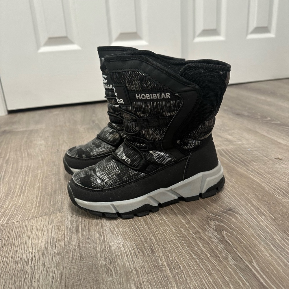 Snow boots